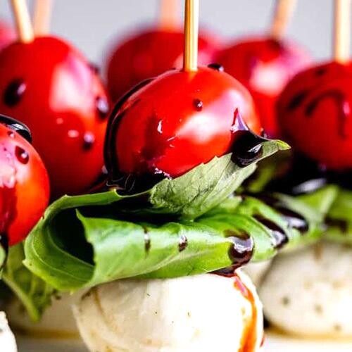 Mini brochetas de quaso mozzarella