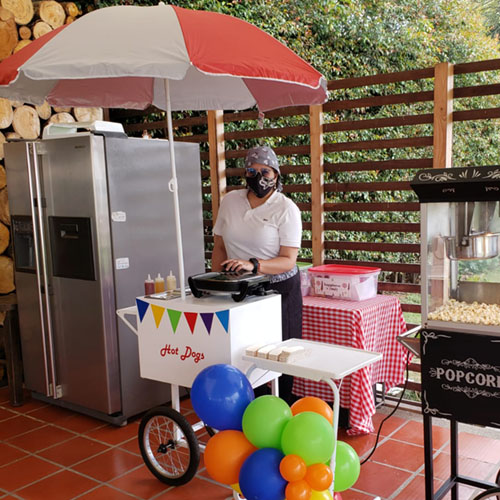 Alquiler carrito de perros calientes.